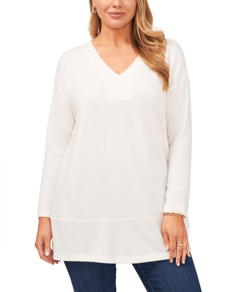 Front of a model wearing a size 1X Gianna Tunic Sweater in NEW IVORY by Vince Camuto. | dia_product_style_image_id:261134